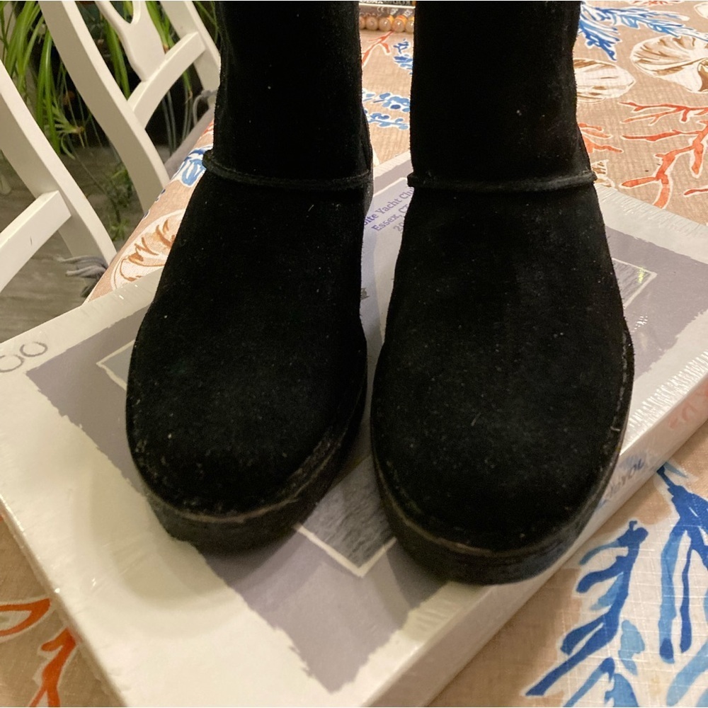 These boots are black suede and lined